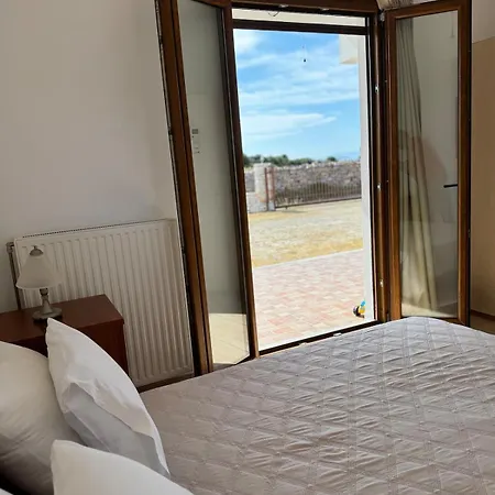 Limnes Seaside Retreat *