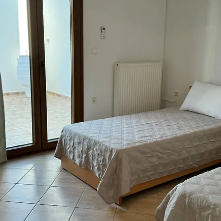 Limnes Seaside Retreat דירה *