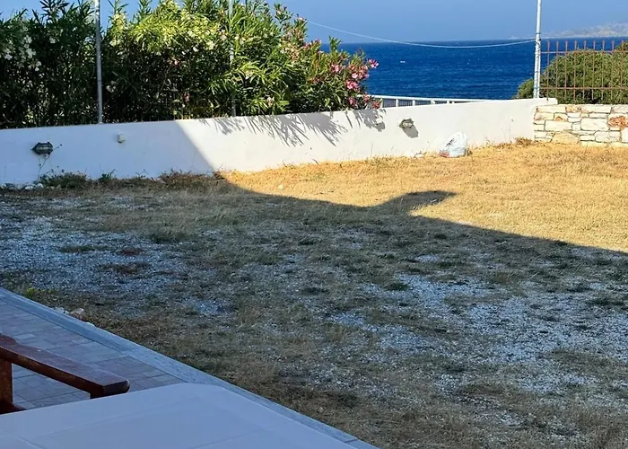 Limnes Seaside Retreat *