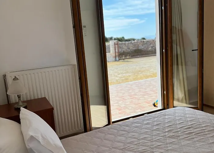 Limnes Seaside Retreat *